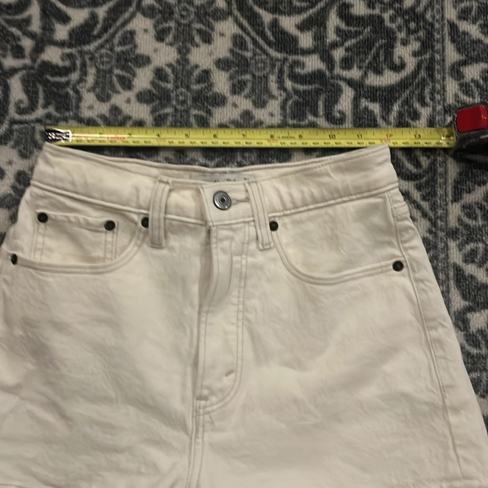 Abercrombie & Fitch White High-Waisted Women's Shorts - Picture 4 of 8